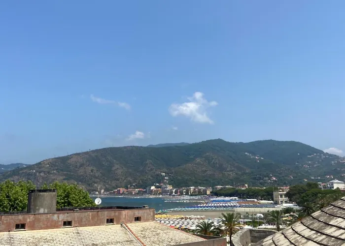 Casa Vico Ai Due Mari, Centro Storico A 160metri Dalla Baia Del Silenzio Lägenhet Sestri Levante
