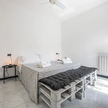 Apartment Casa Vico Ai Due Mari, Centro Storico A 160metri Dalla Baia Del Silenzio